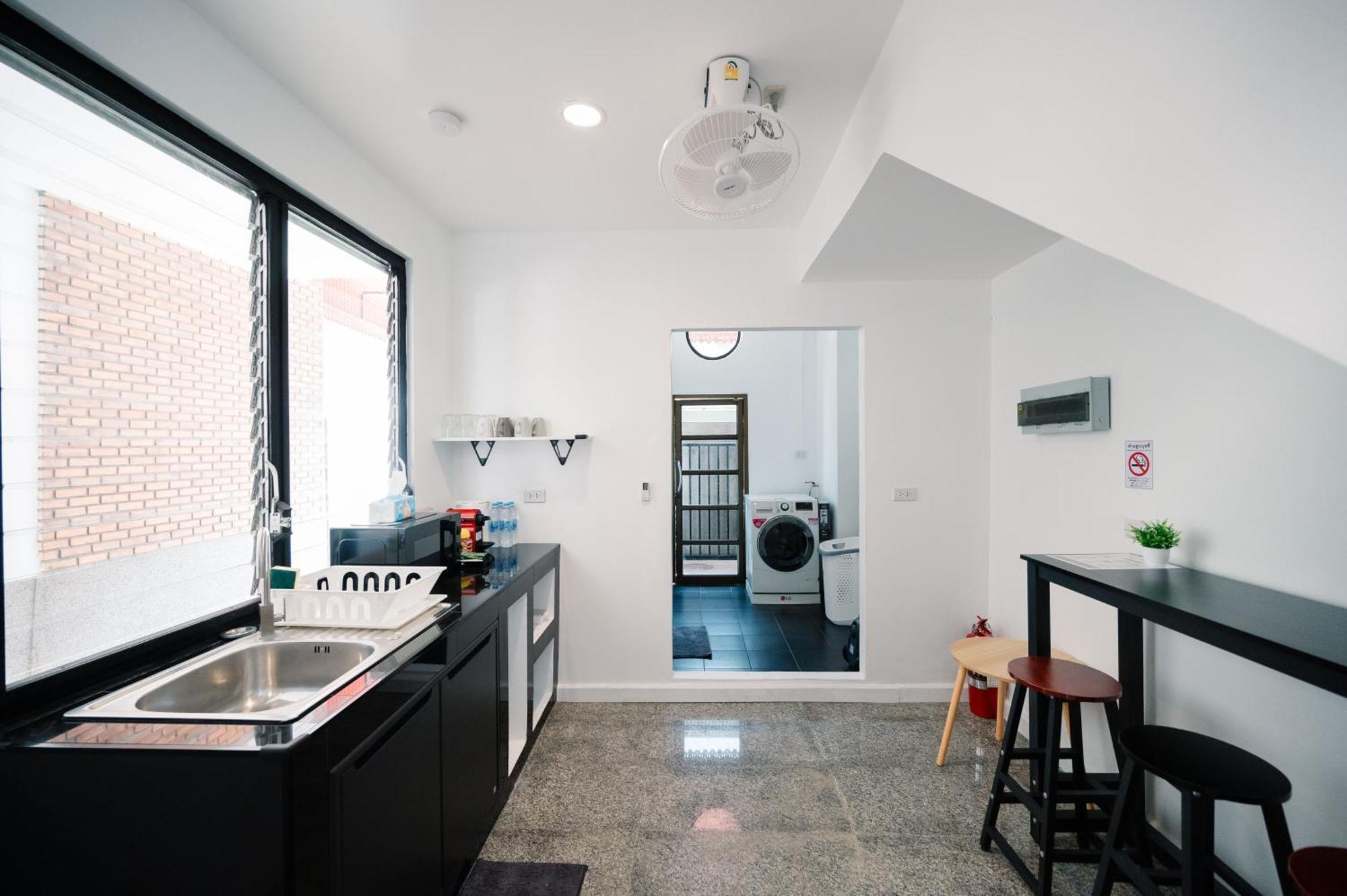Mitt Haus Hotell Bangkok Exteriör bild